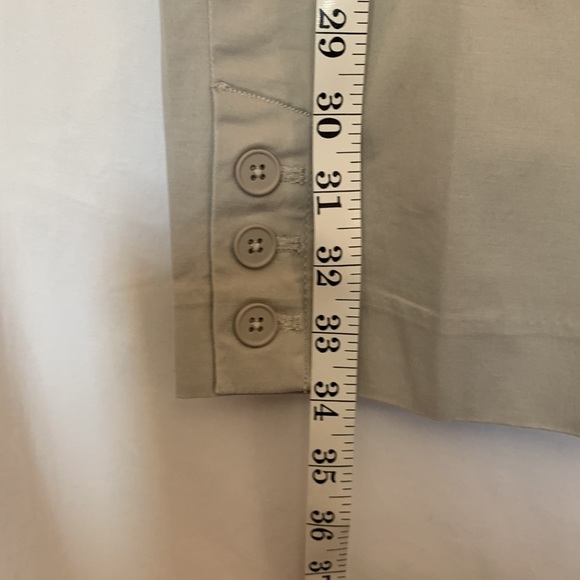 Talbots woman’s size 8 khaki crop pants cute button detail - Summer capris - Picture 5 of 6
